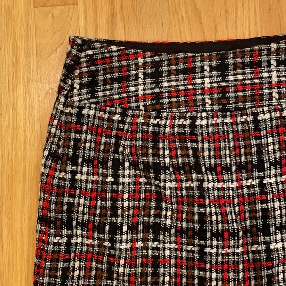 The limited black and red twill skirt - Picture 3 of 3